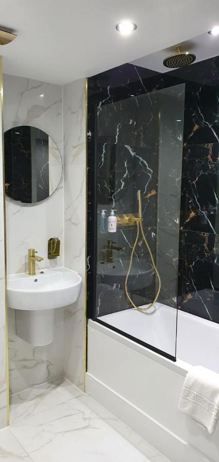 Vkm Apartments Glasgow Luaran gambar